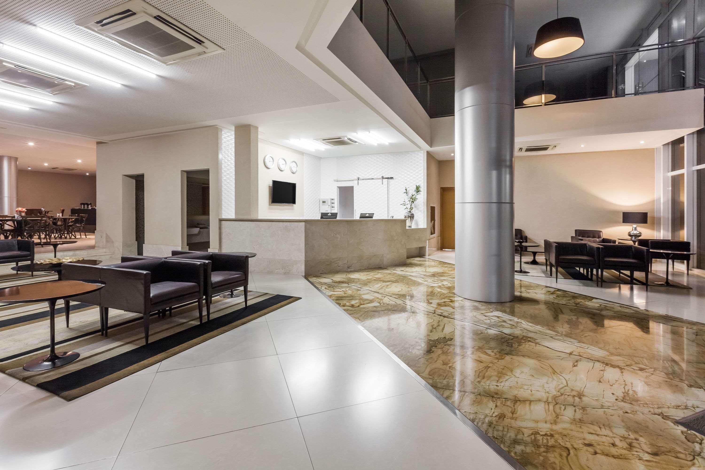 Days Inn By Wyndham Линьярис Экстерьер фото