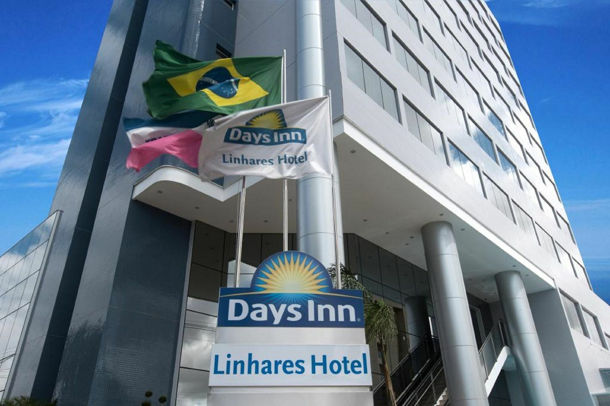 Days Inn By Wyndham Линьярис Экстерьер фото